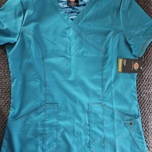 Medical scrub top